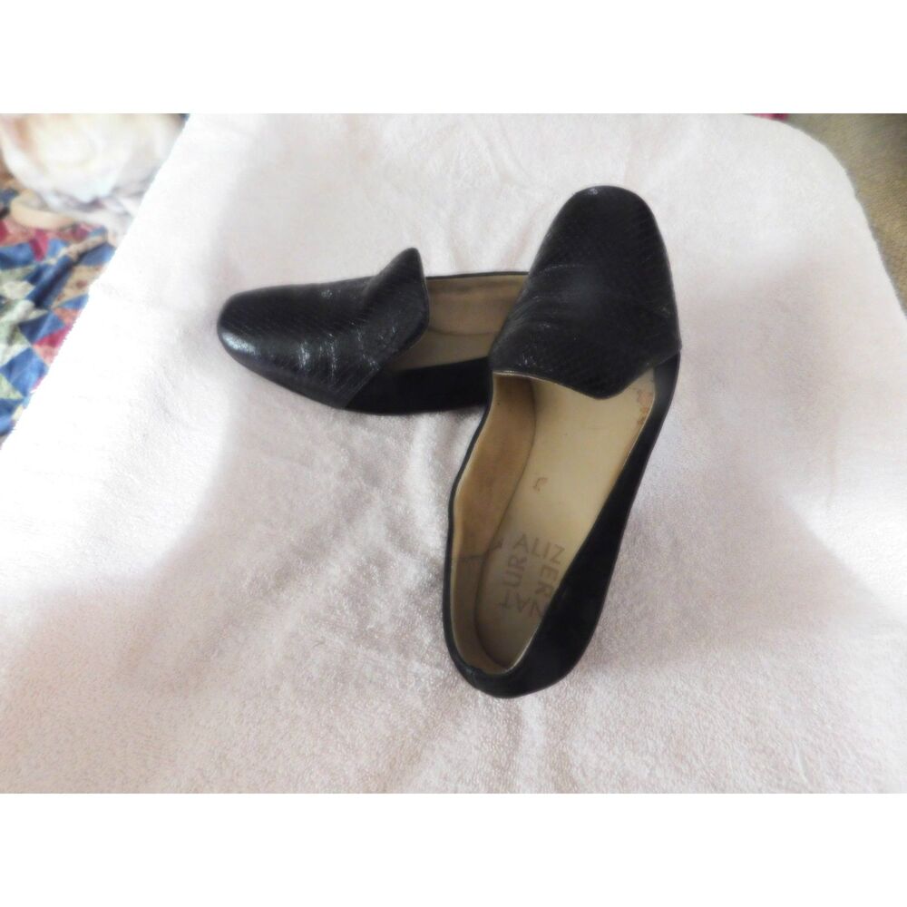 Naturalizer Womens Emaline 6.5 Black Flats with Round Toe Design Top Leather